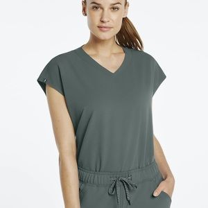 Jaanuu Alpine Green 2 Pocket Cap Sleeve Scrub Top